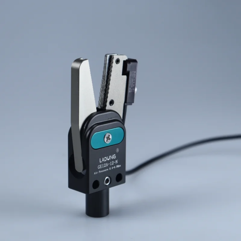 Pneumatic Air Sprue Gripper Picker with Sensor for Automation