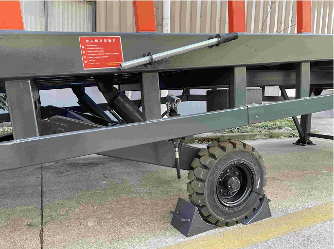Hydraulic Movable Heavy Duty Work Platform Portable Mobile Loading Dock Ramps for Forklift