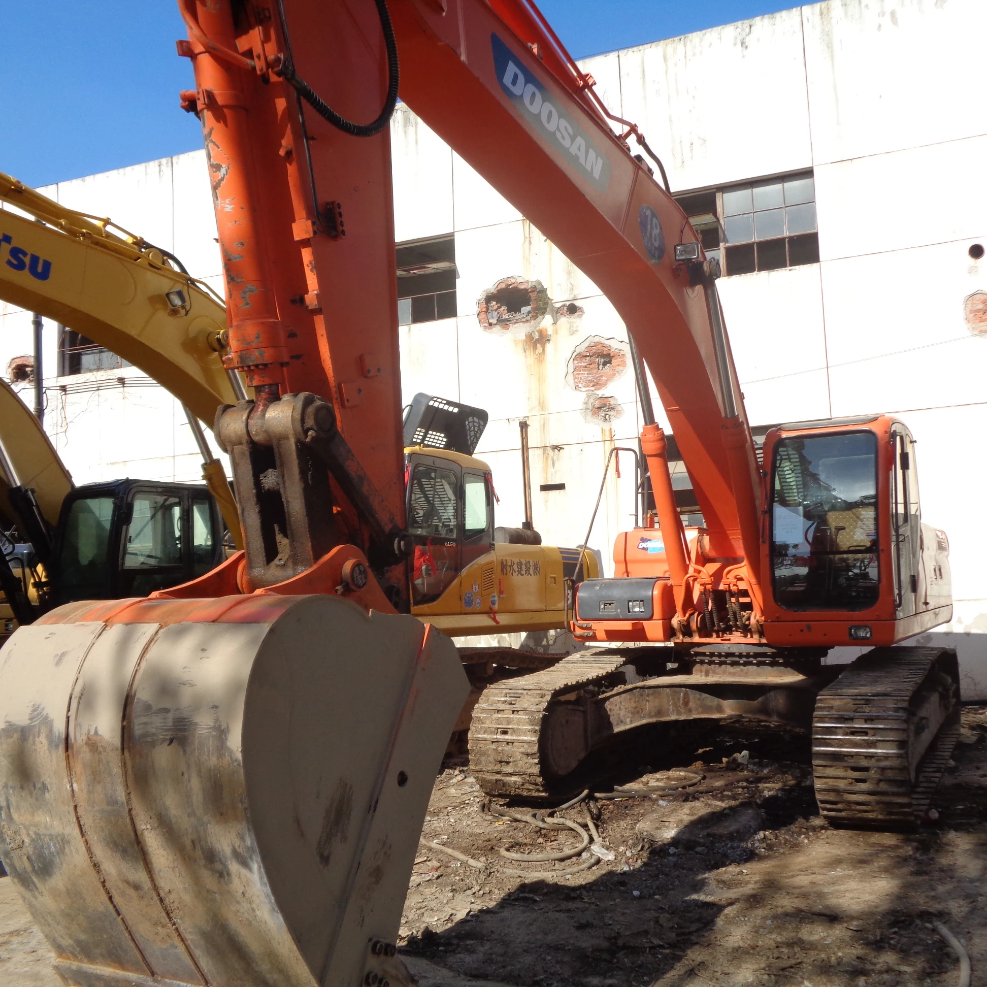 2019 год новая модель б/у гусеничный экскаватор Doosan DX300 на 30