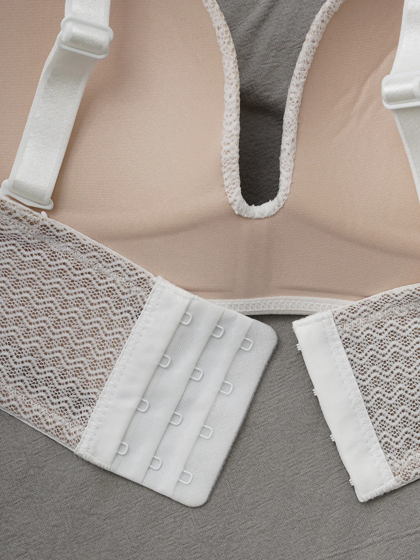 Ready goods Wholesale Seamless Lingeries Teenager Plaid Bra Push Up Thin Cup Wirefree Breathable Gathered Bra For Young Girl