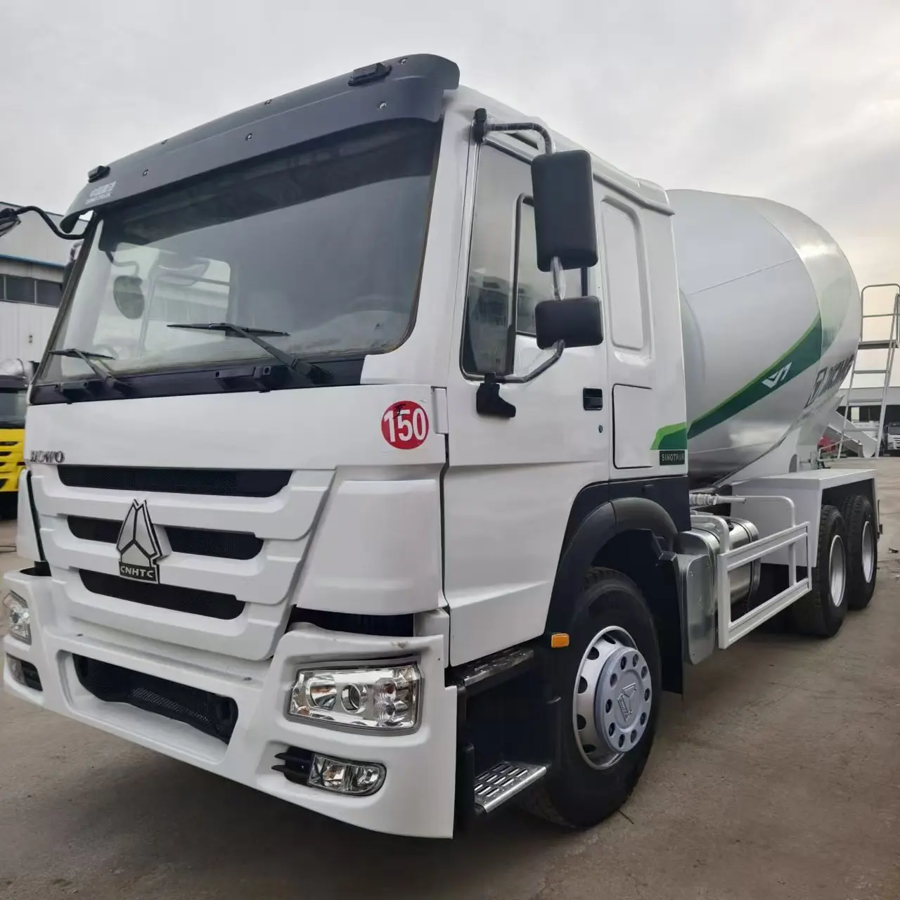 good condition SINITRUK HOWO used secondhand concrete mixer truck with tank capacity 10m3