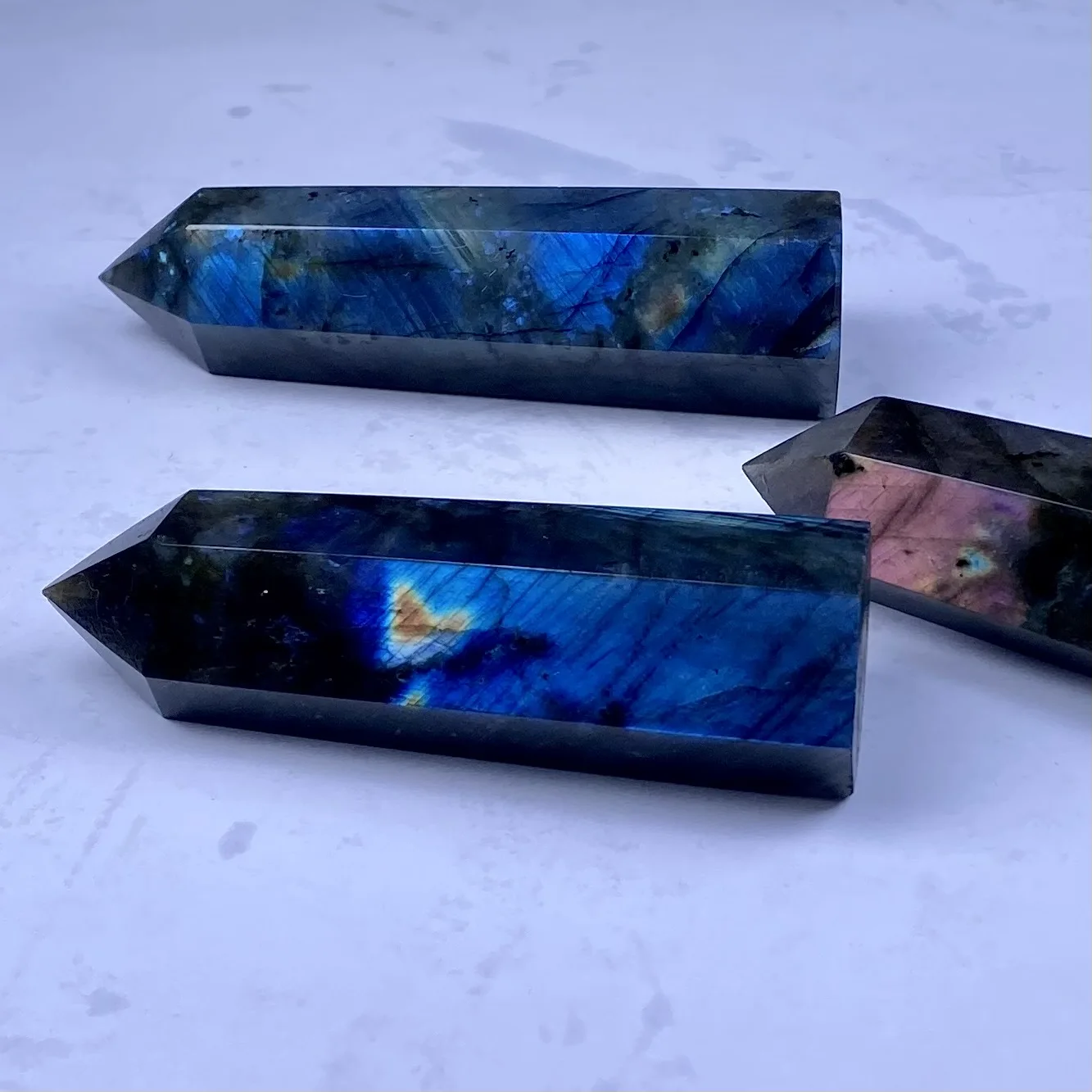 Wholesale Natural Crystal Point Healing Blue Flash Labradorite Crystal Tower For Sale