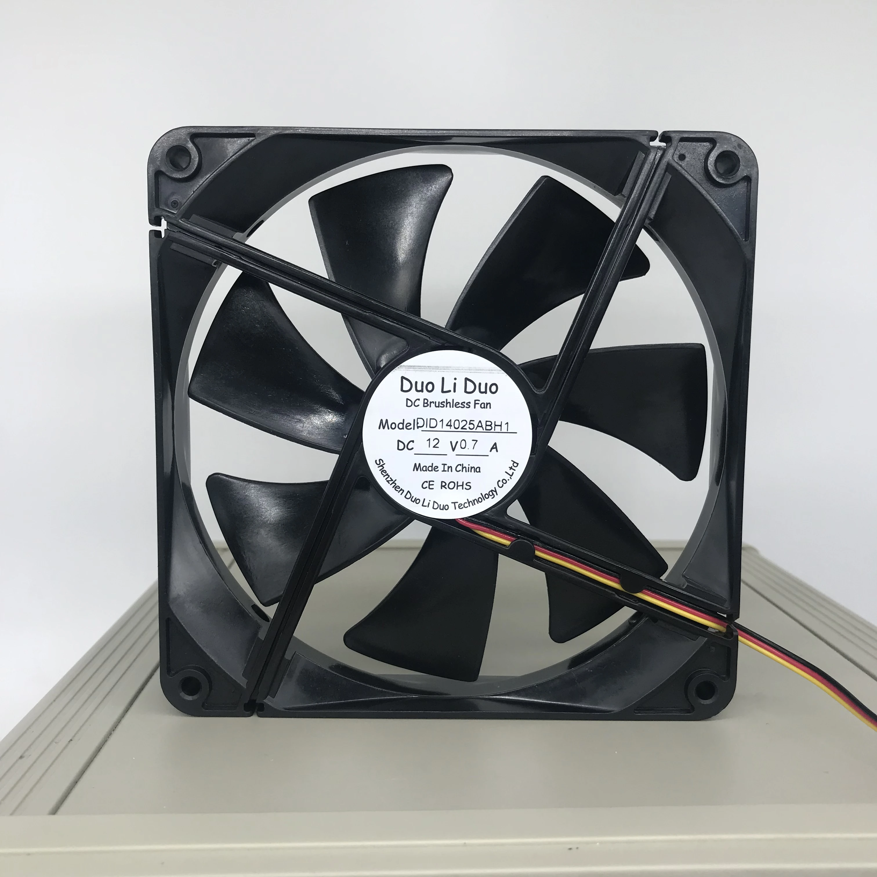 PC fan 140mm 2100rpm fan 12v 100 cfm 4pin dc 140*140*25 mm bldc motor fan low noise for greenhouse