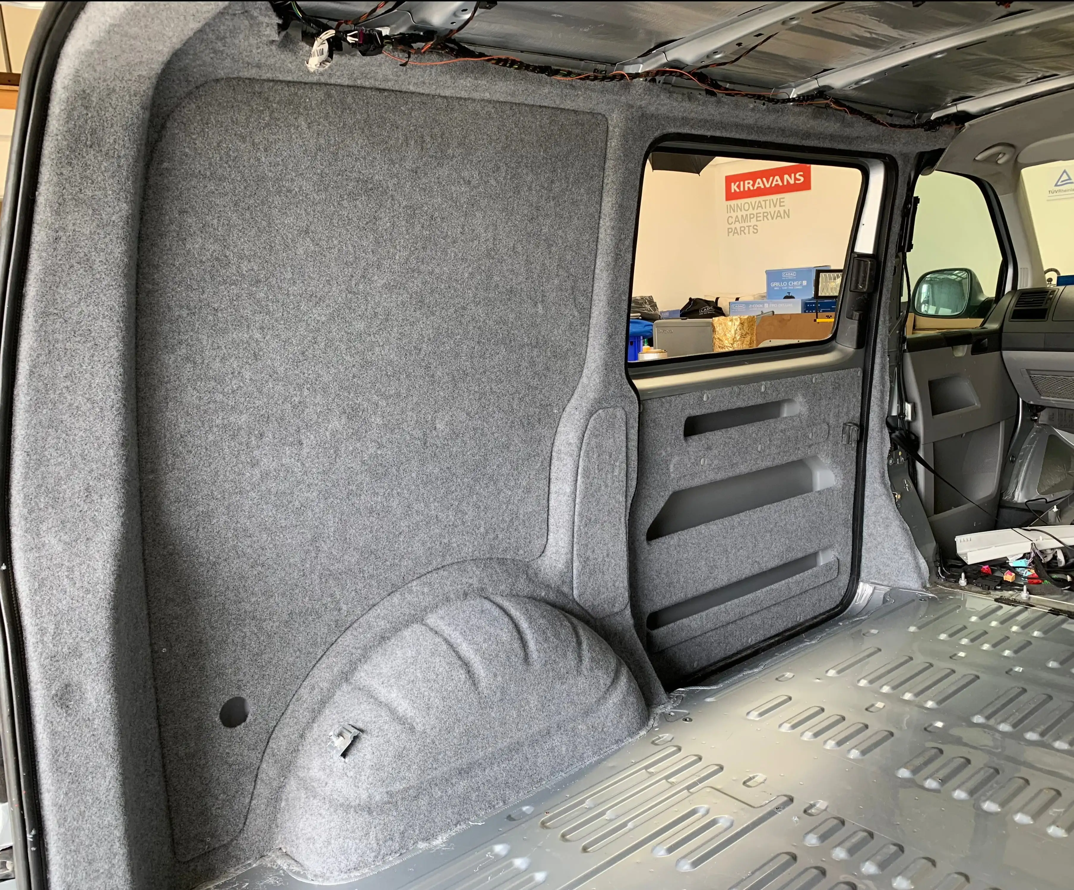 Велюровый ковер с логотипом на заказ 3 мм 4-сторонняя эластичная подкладка Campervan внутренний войлок для VWT5 Van