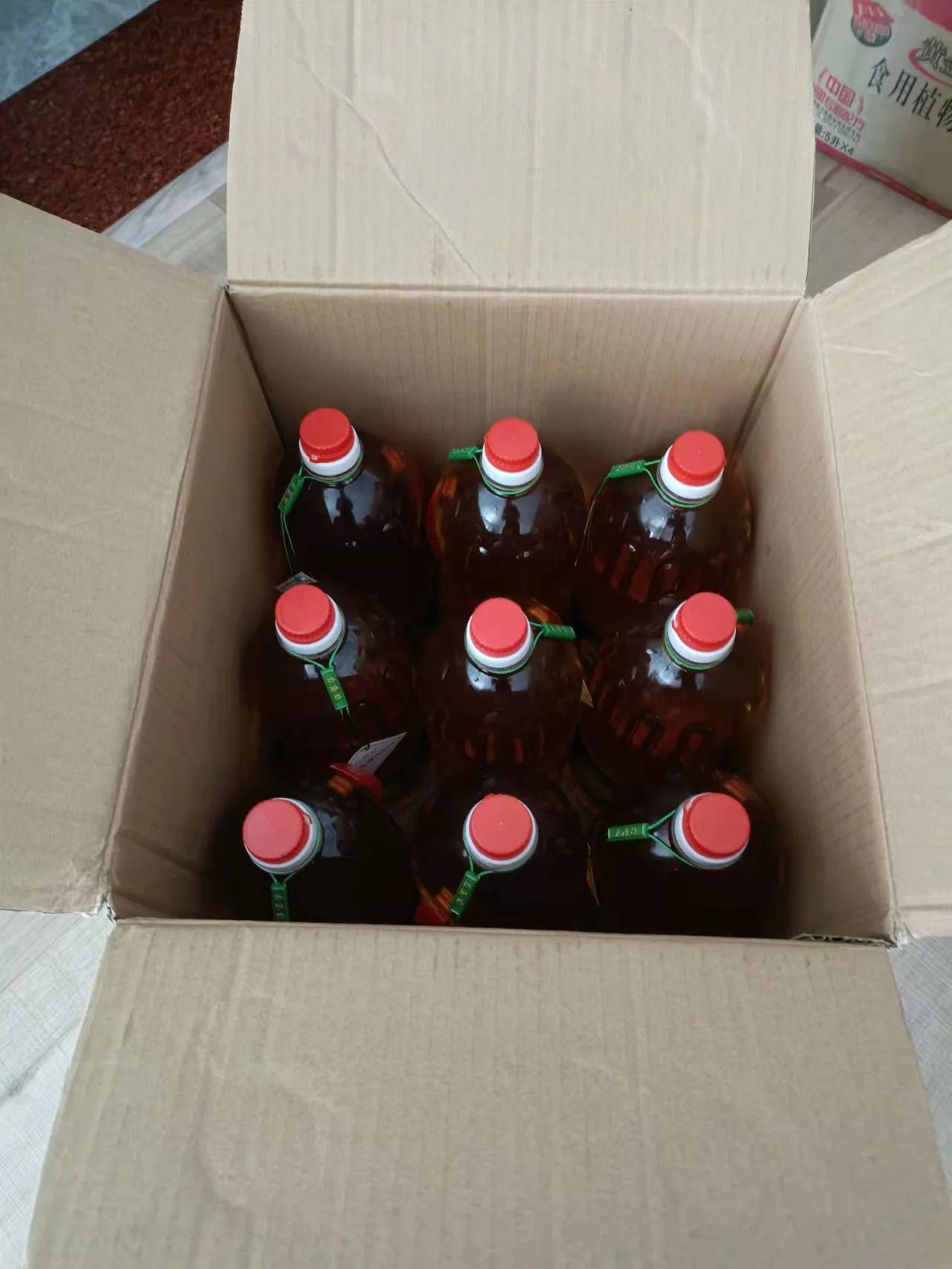 Physical pressing camellia oil natural vegetable oil