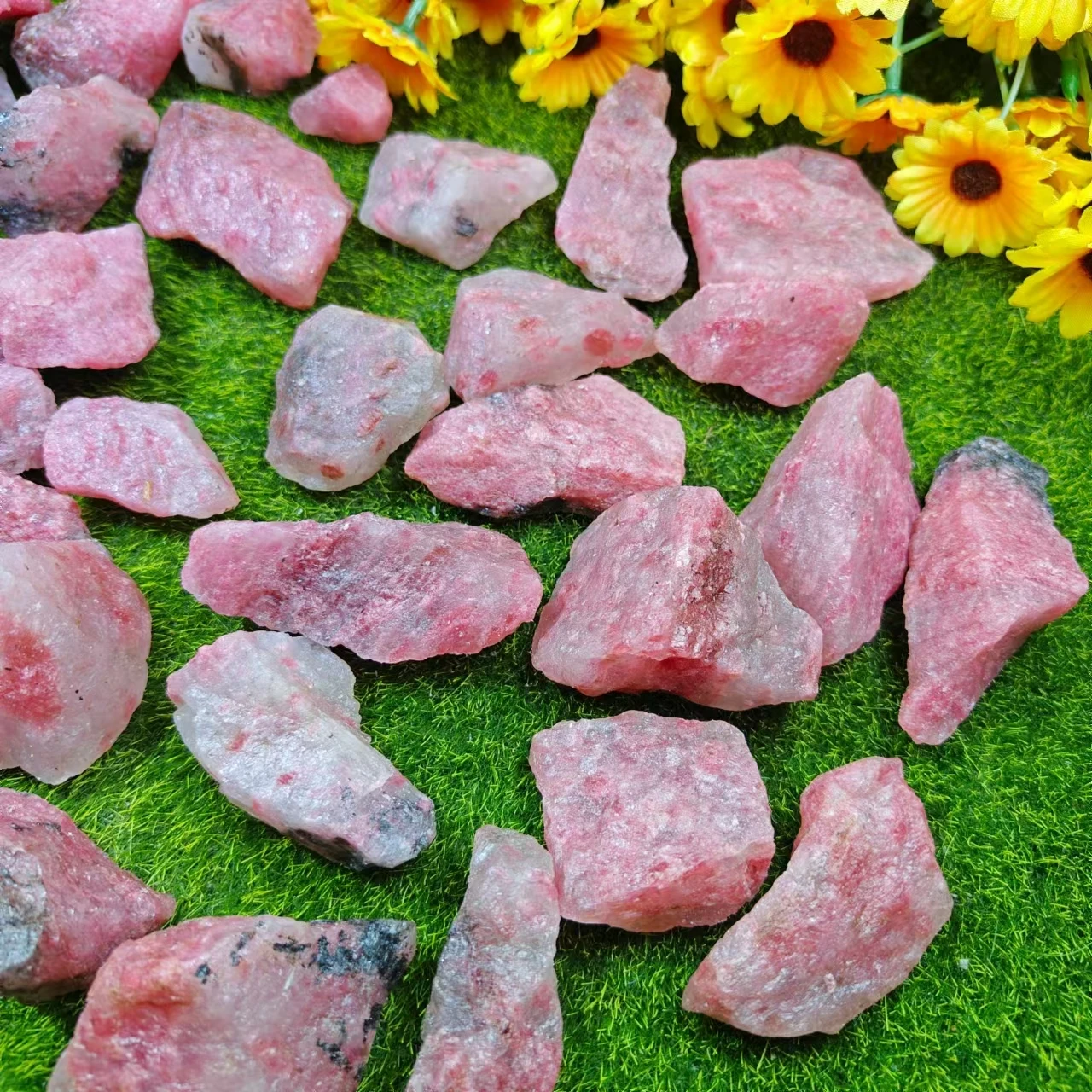 High Quality Natural Crystal Hand Carved Wholesale Rhodonite Raw Stone Crafts For Home Decoration