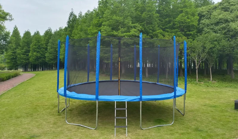 Factory sale beautiful large trampoline with net that can be customized in size