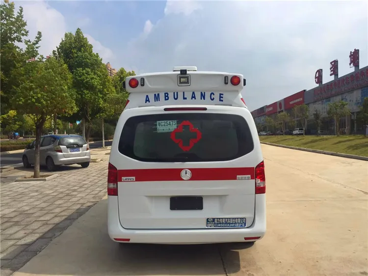 China 2021 year new intensive care emergency price new rescue 3 to 6 persons ambulance vehicle