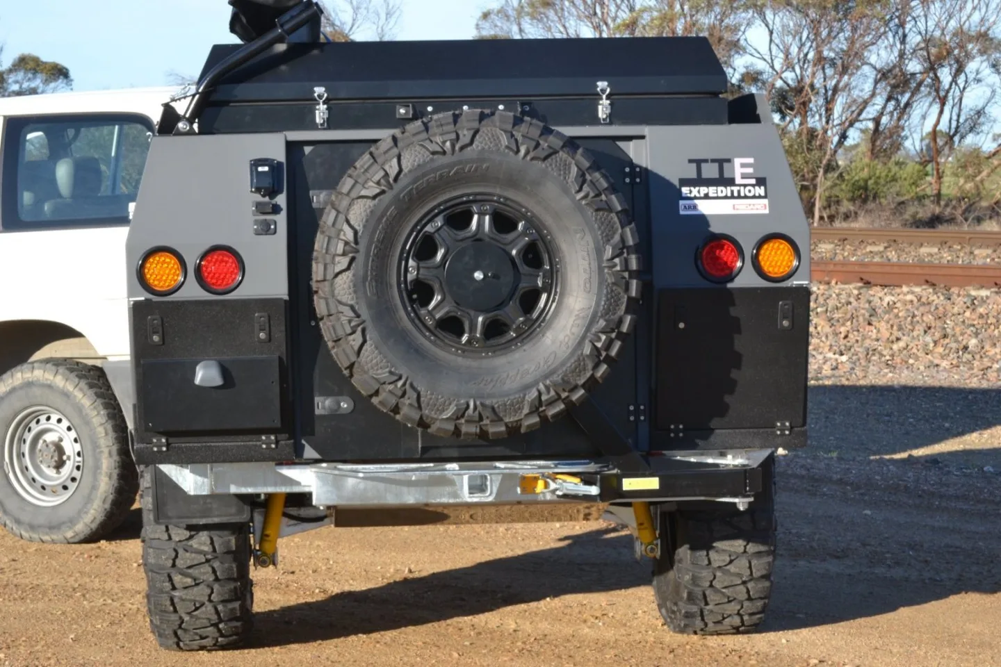 Kinlife 2022 New Design Popular Off Road Camping Trailer Rv Traveling Camper Trailer With Roof Top Tent