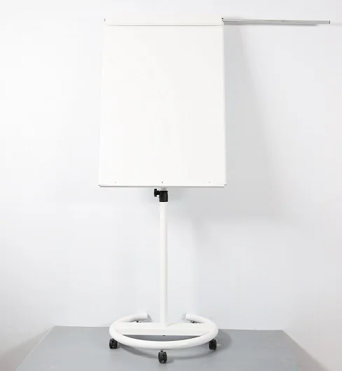 Регулируемая по высоте фотография с круглой подставкой пять телескопических окрашенных железных ножек и скользящей бумажной вешалки легко перемещается с завода