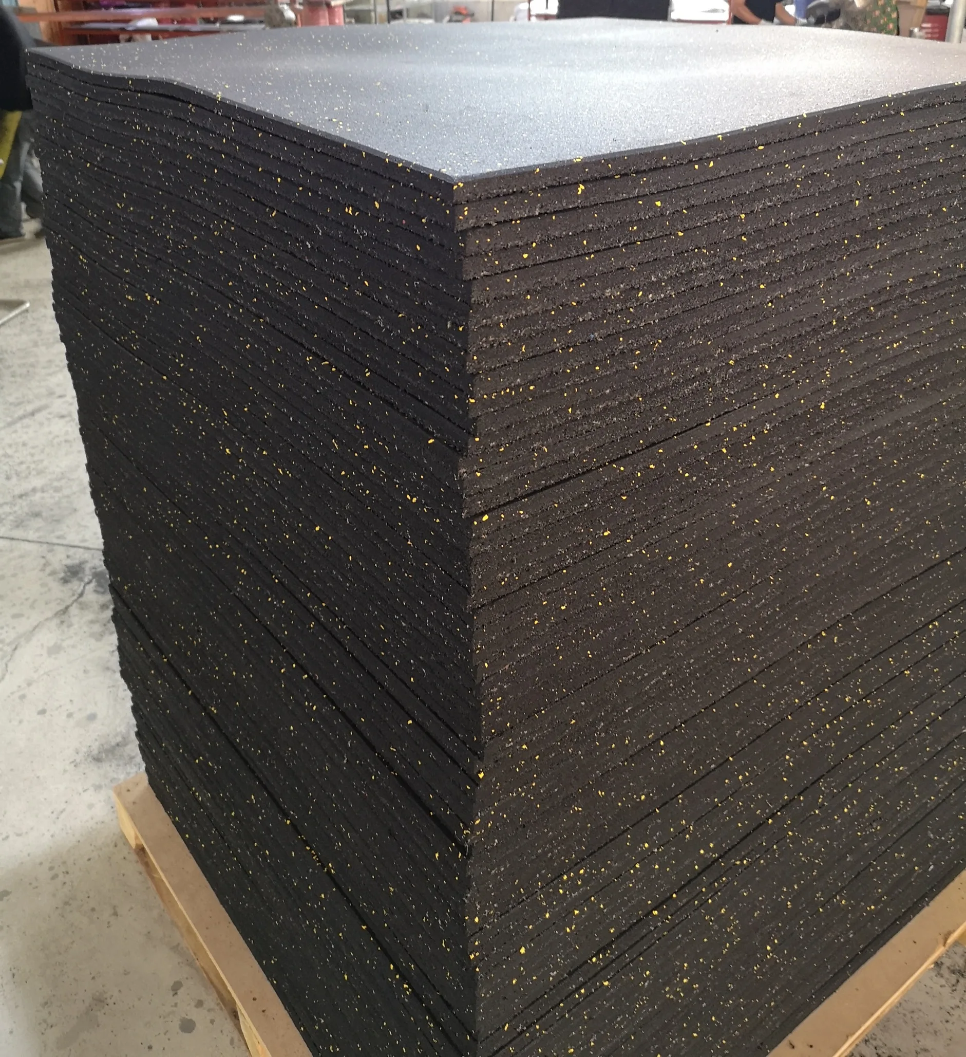 Factory direct cheap price gym floor environmental rubber gym flooring indoor use gym mat