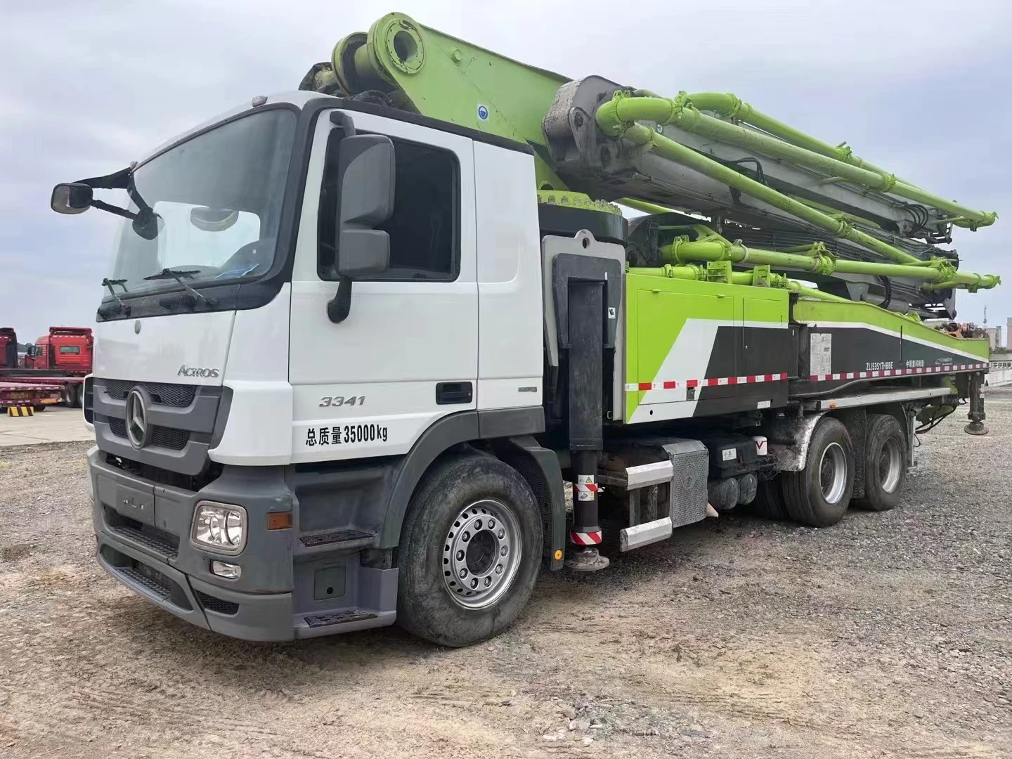 Stock used 19 years Zoomlion Mercedes Benz 52 meters used high productivity 180M3/H concrete pump trucks
