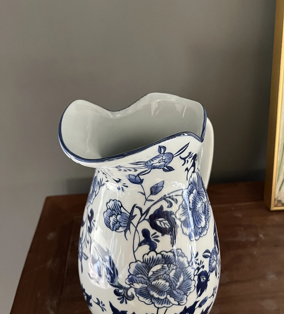 Large Chinese hand painted jug large blue and white vase hand painted pitcher
