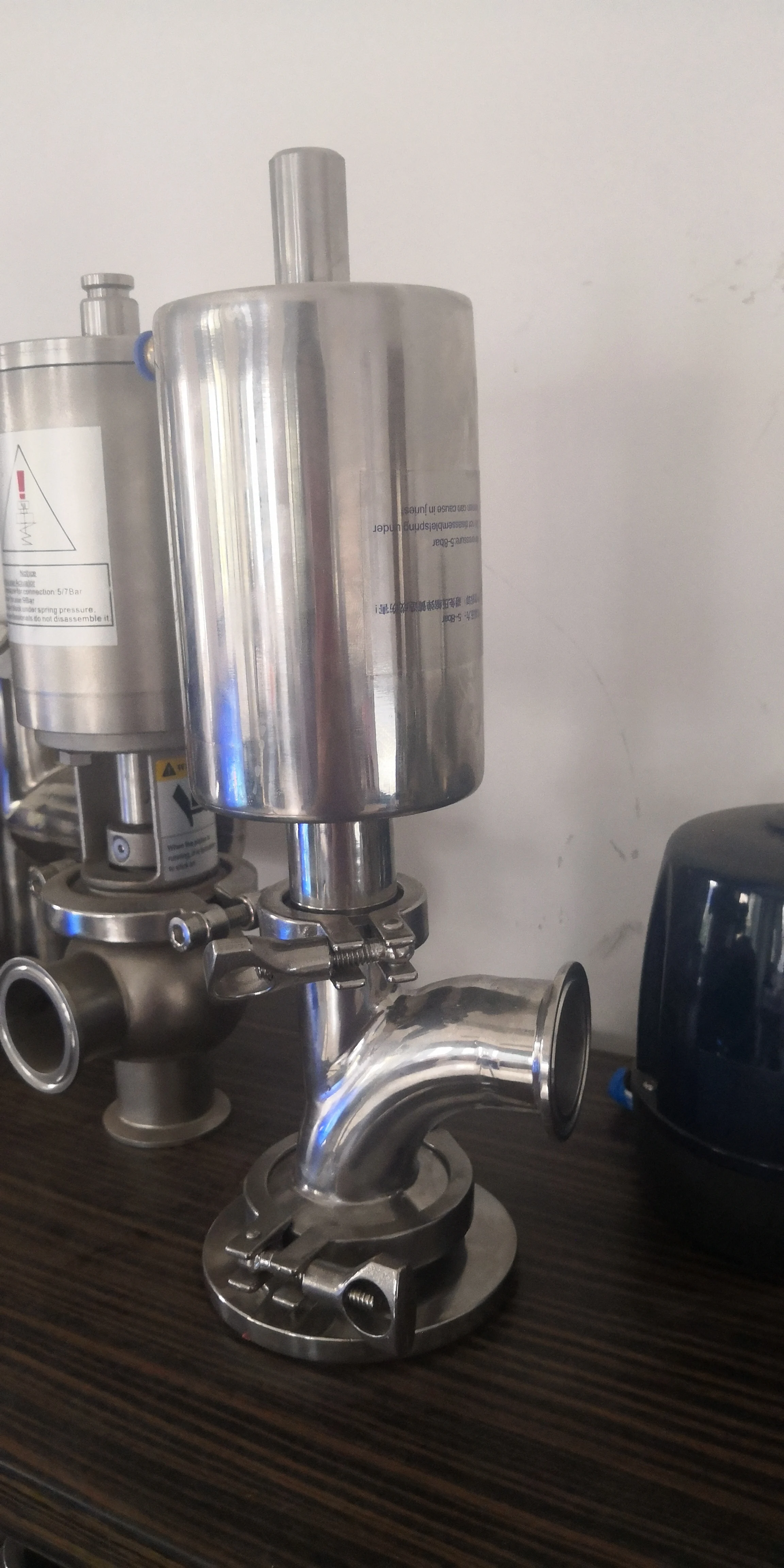 SS316L/SS304 Sanitary Manual/Pneumatic Control Tank Bottom Seat Valve Manufacturer