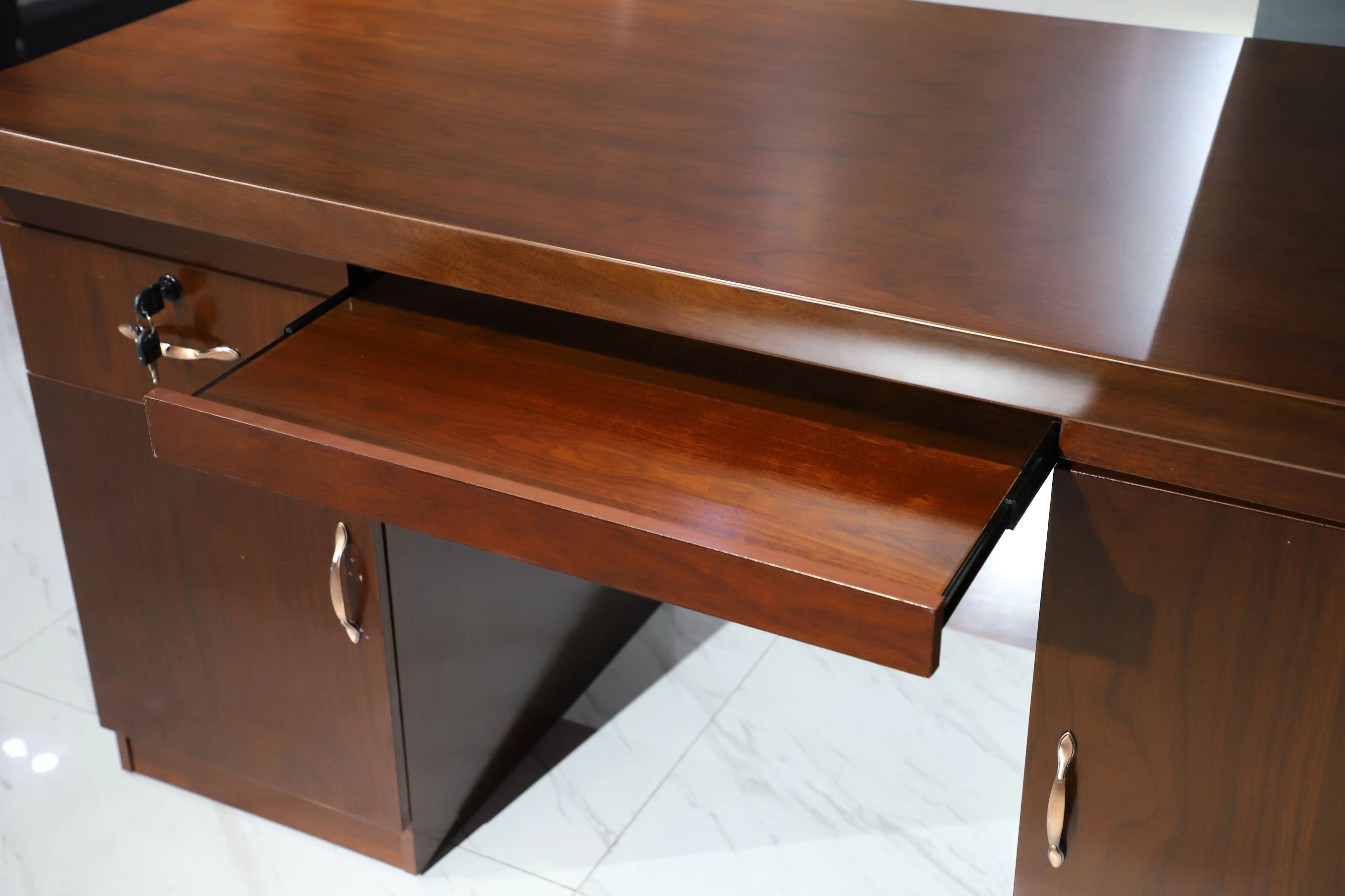 Коммерческий классический стол для руководителя офисный