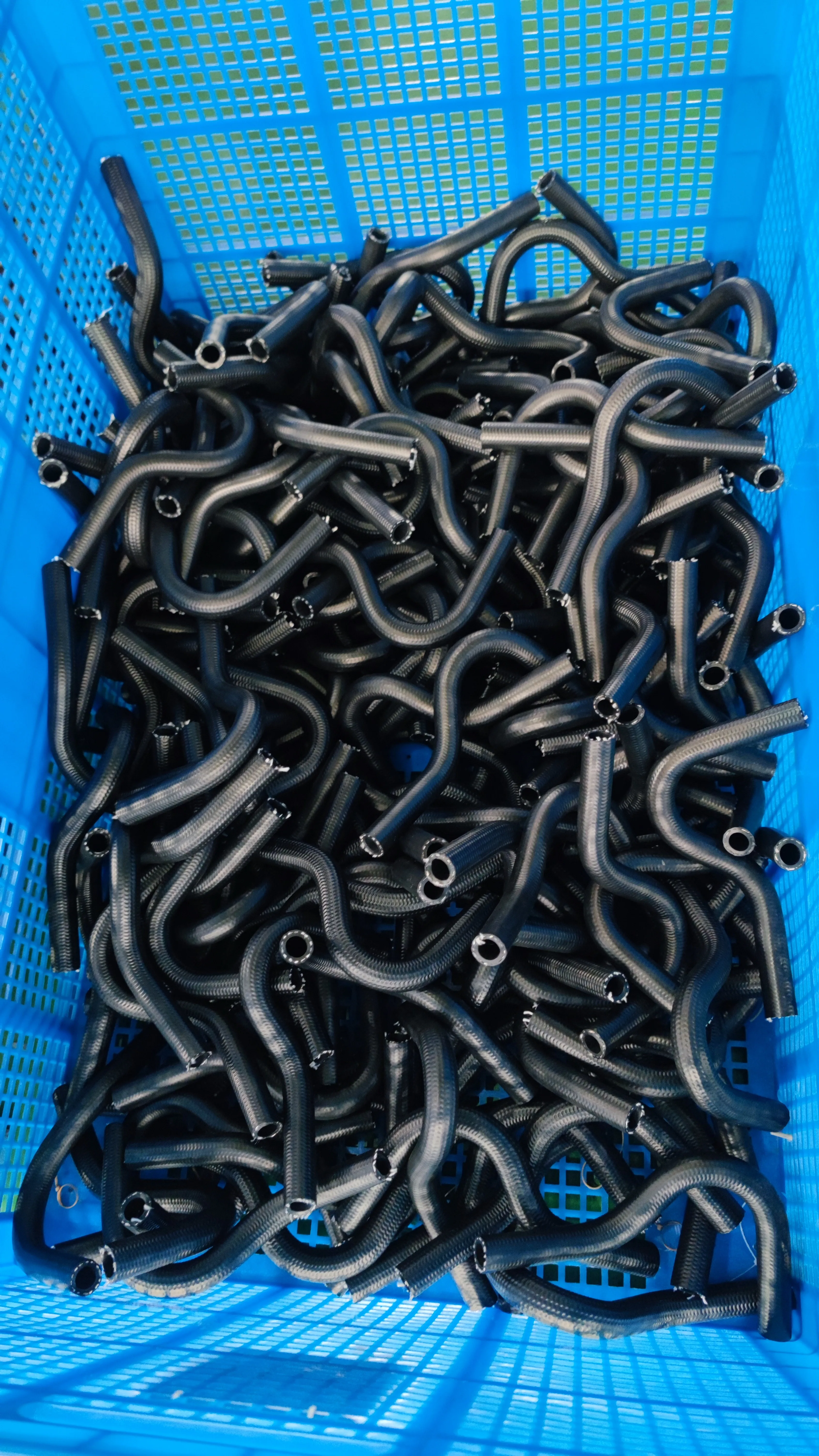 Rubber water hose  for automobile chassis by Customized shapes, color and size