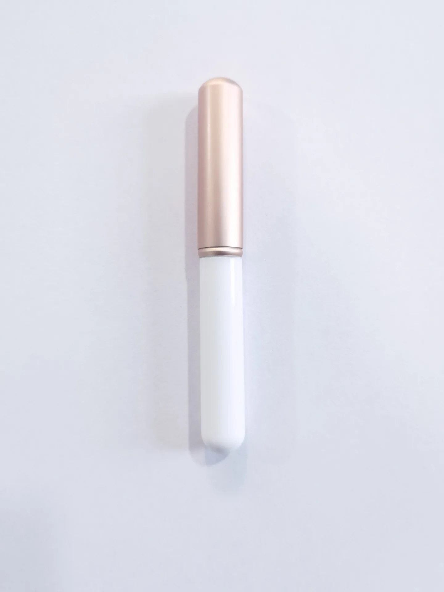 Wholesale single branch round head and lip brush red covered concealer details brushing lips makeup brush portable beauty tools