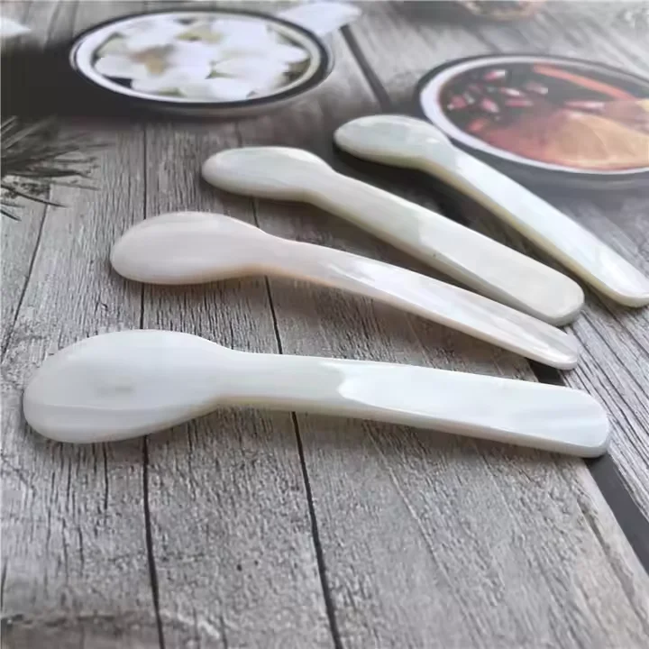 Customized logo white 9cm exquisite natural shell caviar spoon mother of pearl spoon