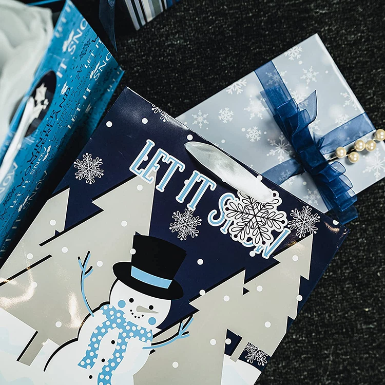 high-quality Xmas Decorative Party paper Snowman Snowflake Large Christmas Gift Bag with heart-shaped pocket