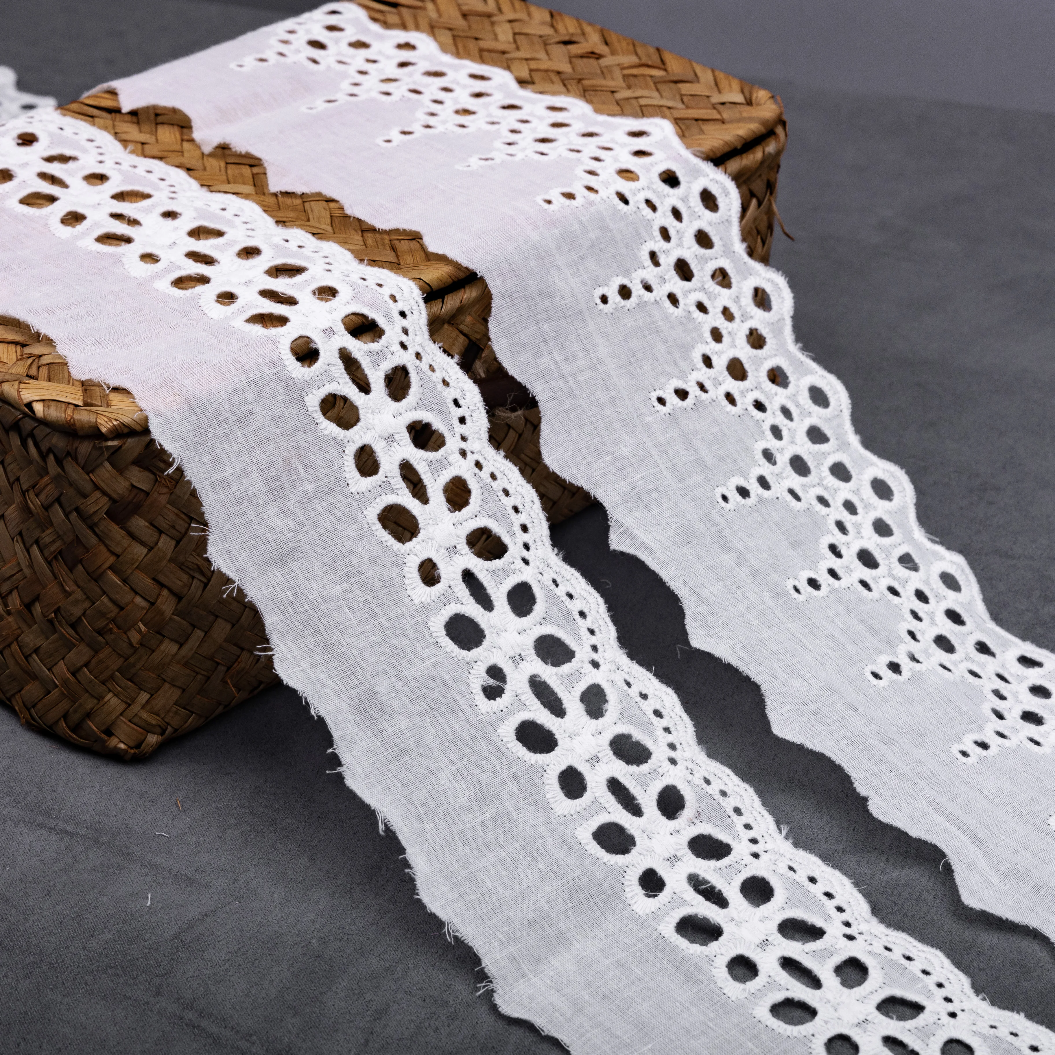 Top Quality 100% Cotton Lace Trimming White Eyelet Hot Sales 10cm Flower Embroidery Lace Trim for Dress