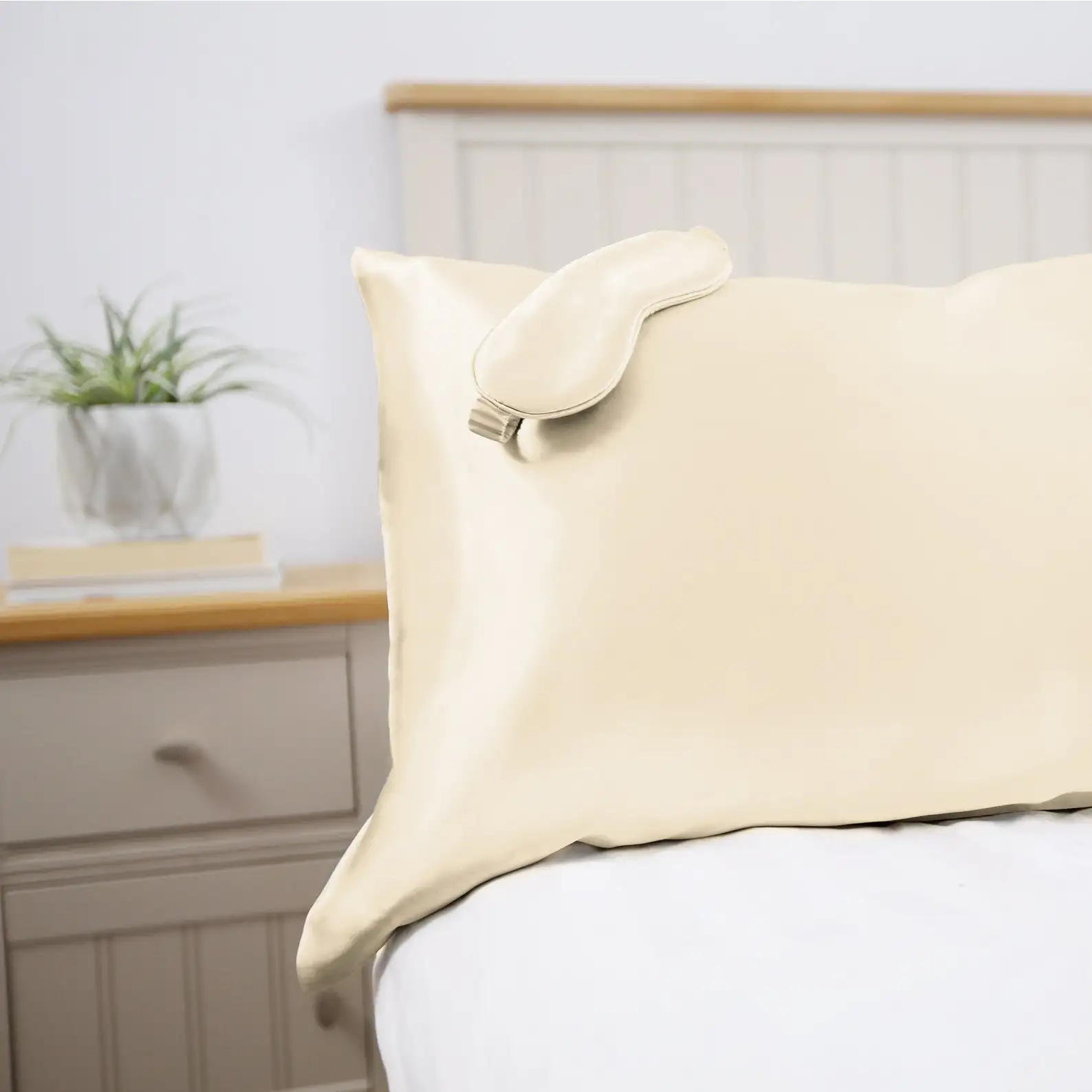 Wholesale Luxury 6A Grade 100% Mulberry Silk Pillowcase Set box package With Eye Mask Silk Gift Set Silk Pillow Case