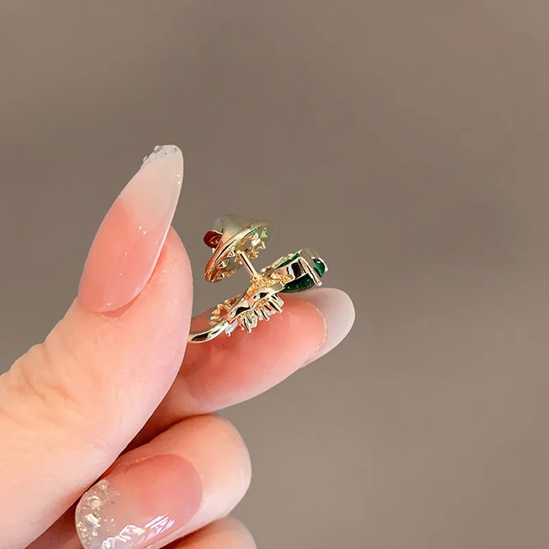 Fashion Women Exquisite Corsage Safety Pin Brooch Lucky Grass Heart Brooch Creative Green Zircon Brooch Jewelry