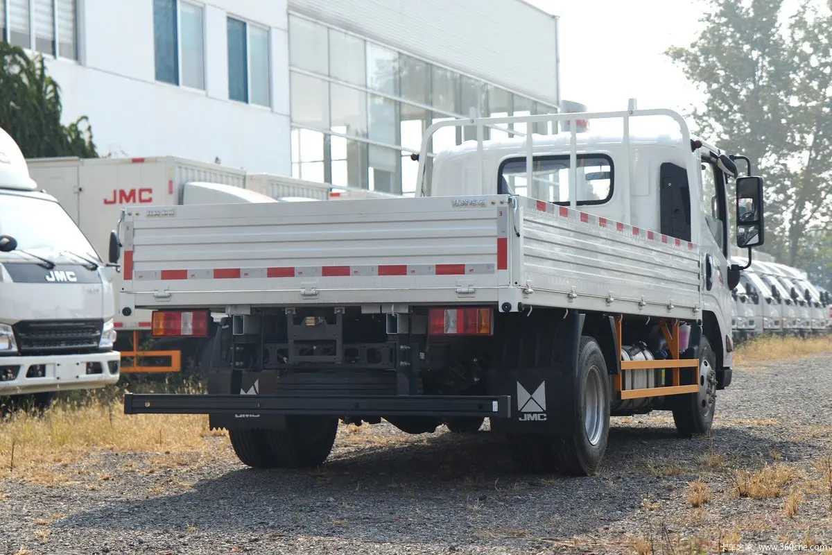 New Model T822 Small Light JMC Carrying Plus Cargo Truck With Euro 2  Engine 92HP For Sales