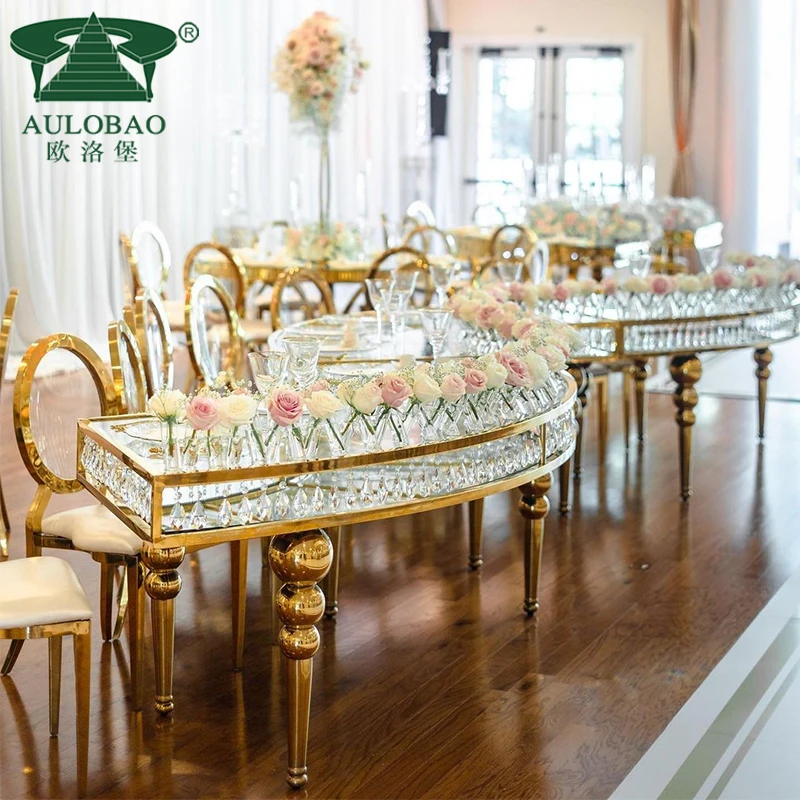 Прозрачный стеклянный стол для вечеринки торжества