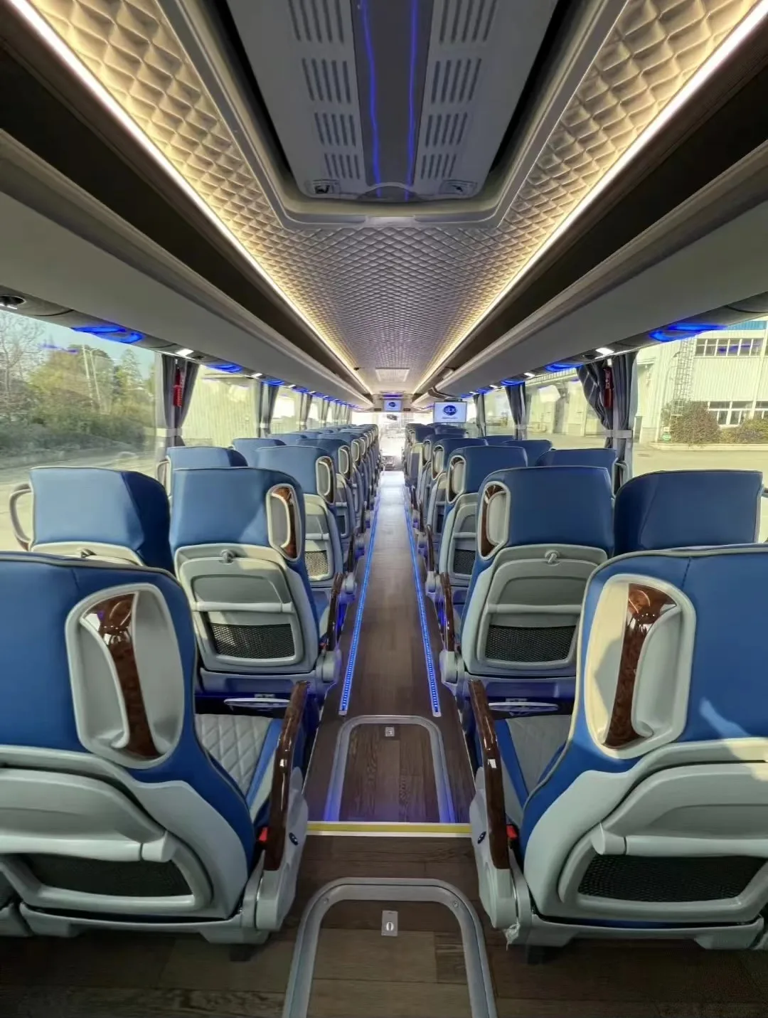 2023 Brand New Inventory on Sale 12.5m Front Engine 68 Seats Luxury 3 Axles RHD Coaches 2 Units Left with an Affordable Price