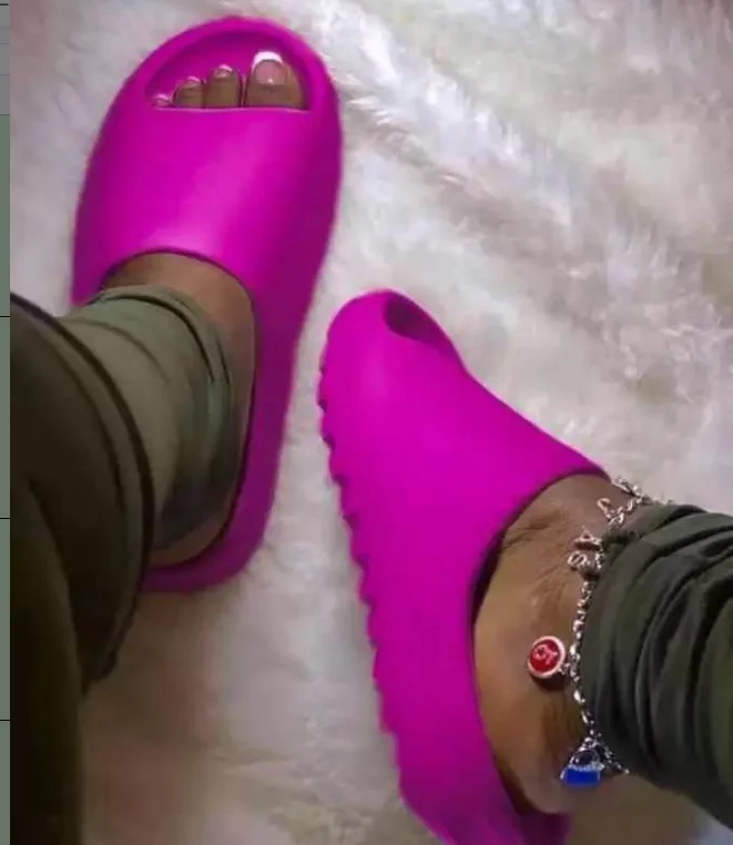 2021 Summer Fashion Thick Bottom women yeezy men Light Weight Slipper for ladies Unisex Yeezy Slides sandals