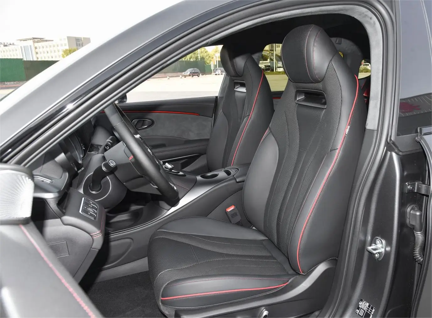 HOT SELLING 2024 ORA LIGHTING CAT ELECTRIC 555KM VEHICLE DARK  PREMIUM EDITION SEDAN TWO WHEEL DRIVE