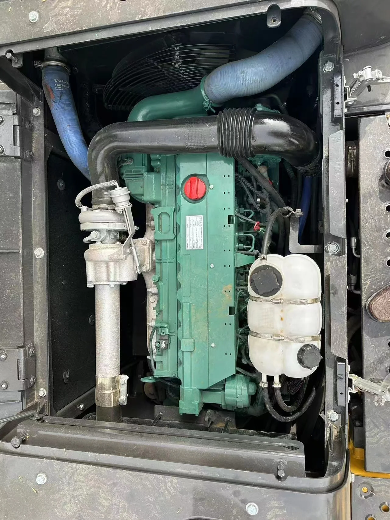 Prices of  used excavator Volvo 210 21 ton second hand hydraulic crawler excavator Volvo 210 in shanghai china