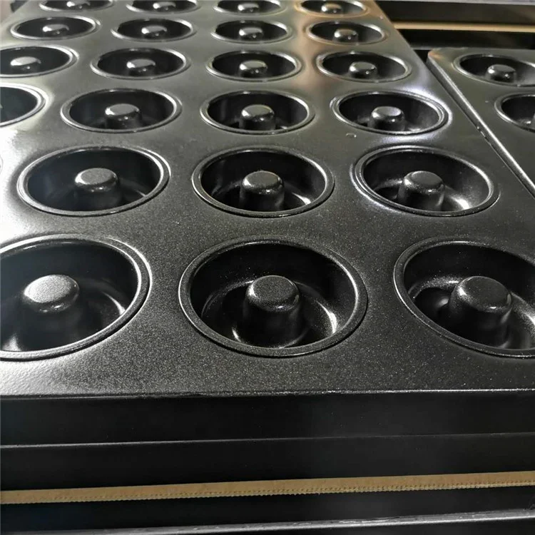 Whole Sale Non-stick Metal Bakery  Tray  Donut Cake Pan Baking Donut Mold