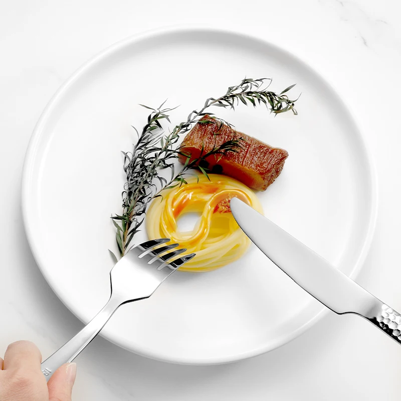 Trending Product Wholesale Mirror Polish Hammered Design Stainless Steel Spoon And Fork Flatware Set Silverware Cutlery