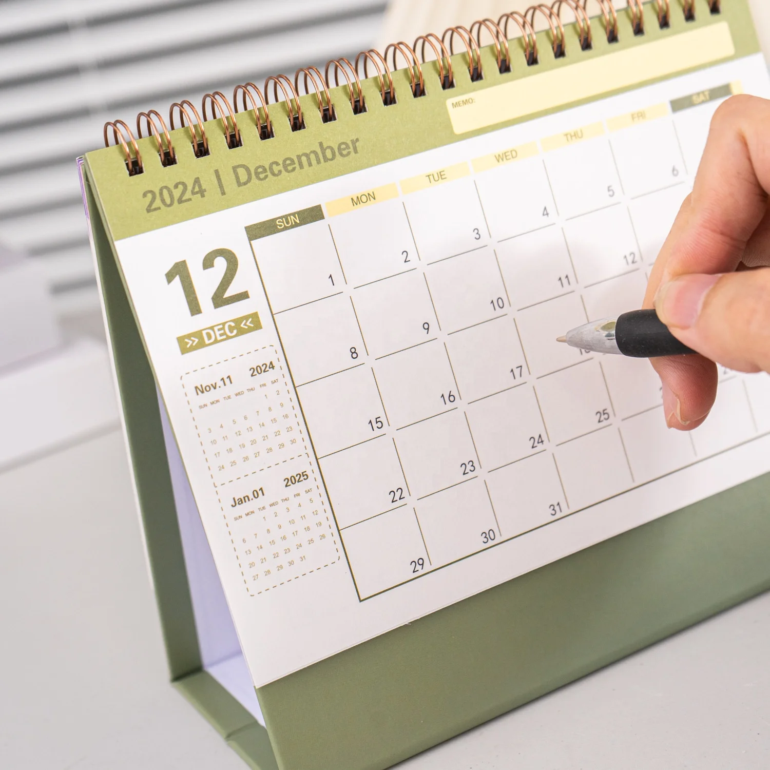 Custom Logo Printed 2025 Spirals Wire Stand Flips Table Desk Blank Desktop Calendar