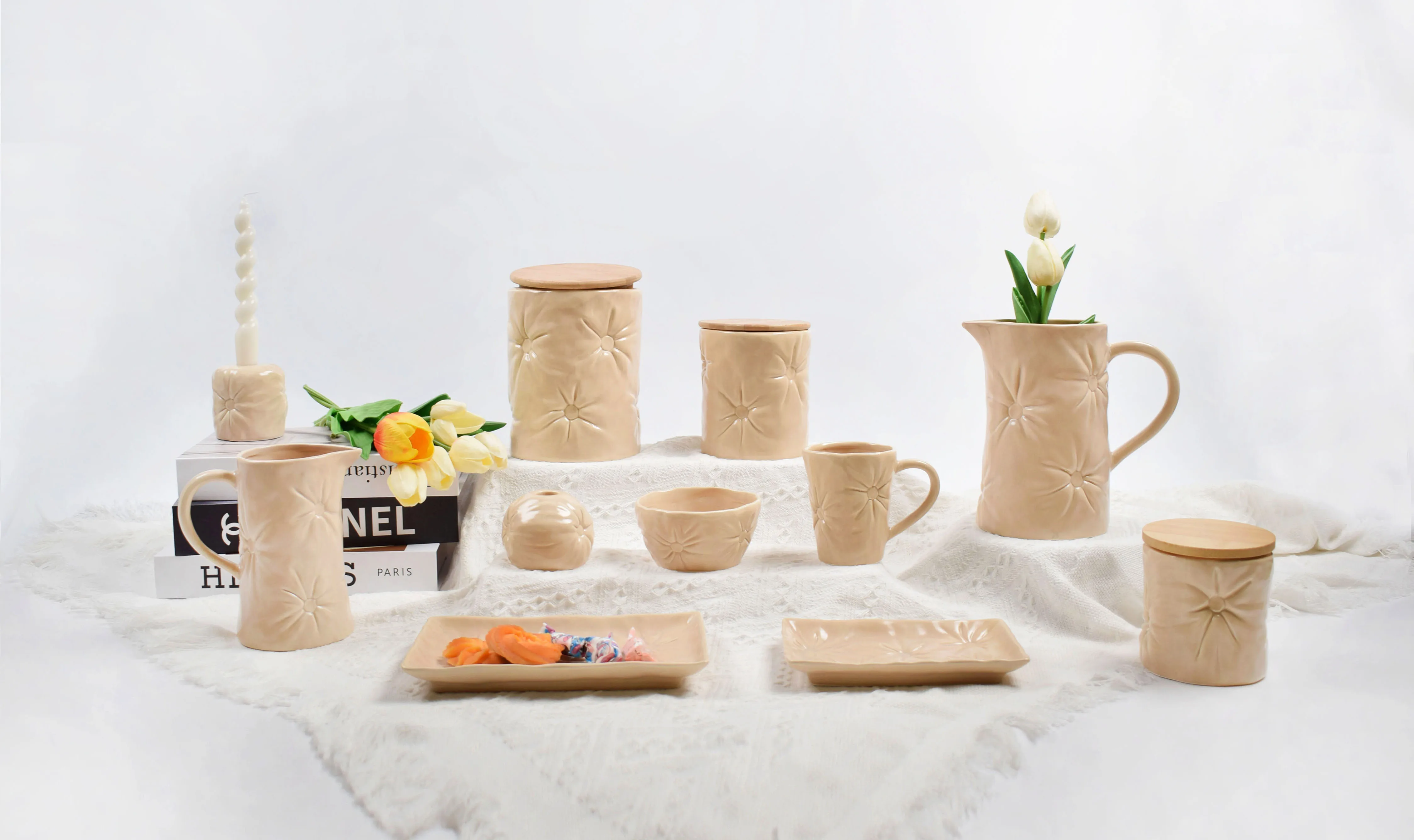 The Latest Style Tableware Debossed Ceramic Soup Bowl and Ceramic Round and Rectangle Plate Porcelain Tableware Set for Home