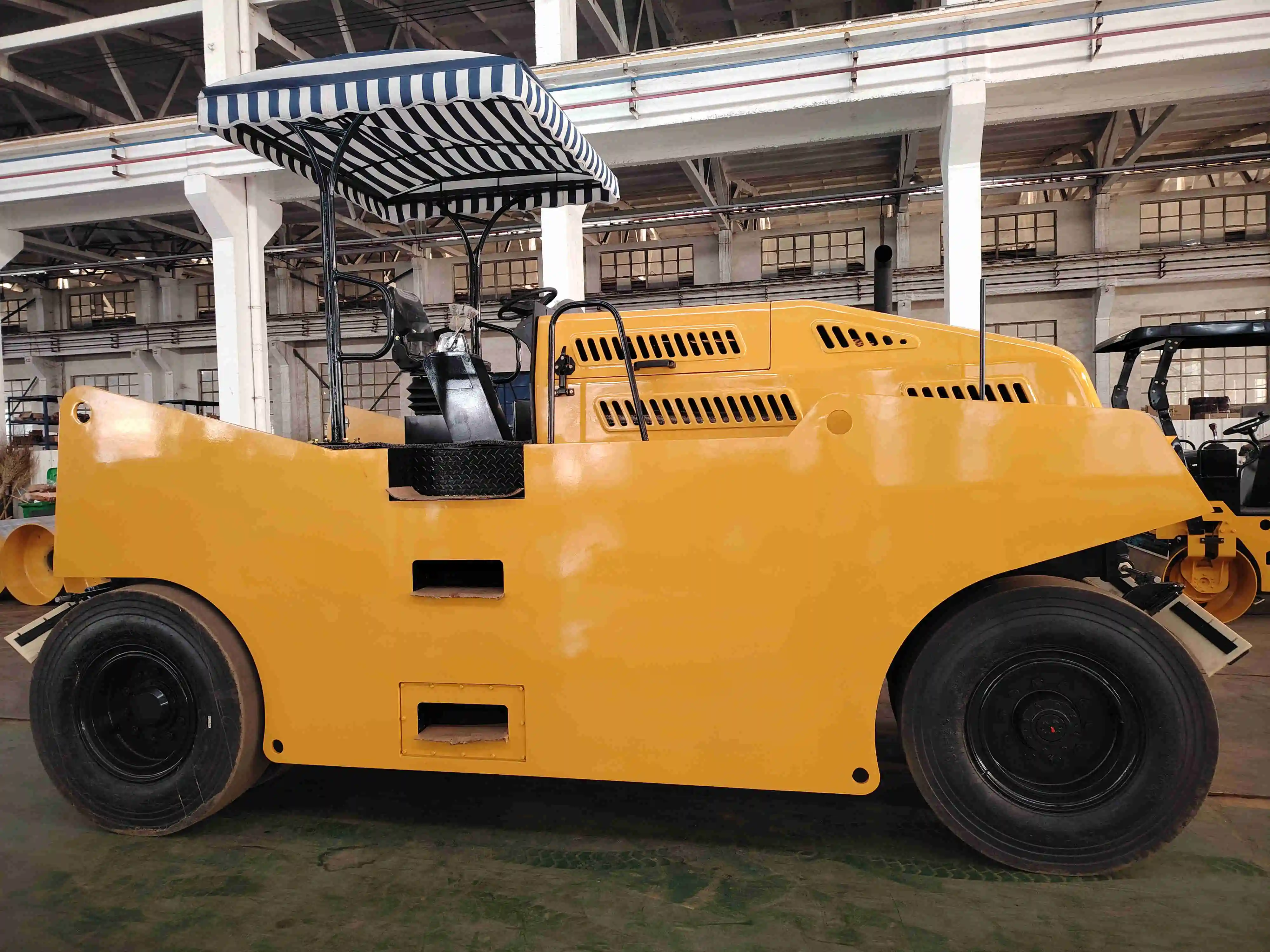 10 Ton Hydraulic Pneumatic Roller New Construction Machinery LTP1016H for Farms Core Components Motor Engine Pump Bearing Gear