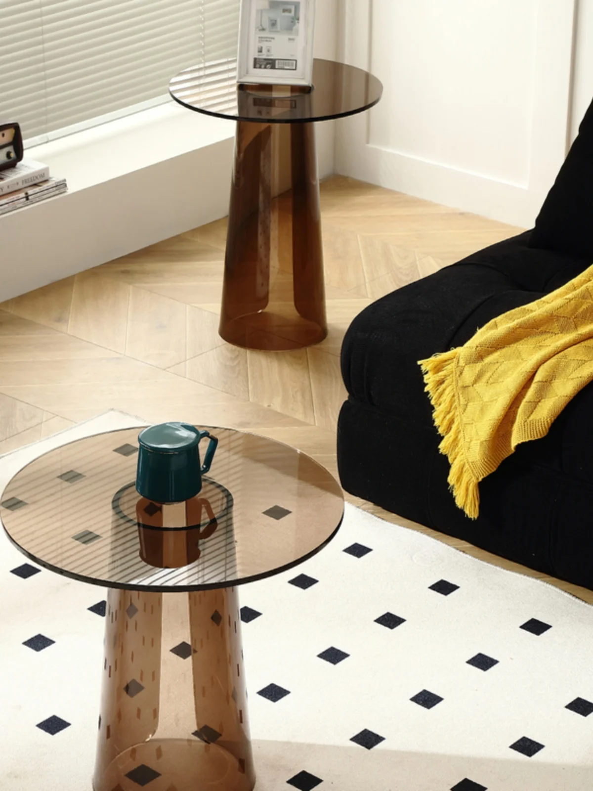 Factory Direct Sales Plexiglass Lucite Crystal Grey Acrylic Round Coffee Tea End Table for Livingroom Bedroom