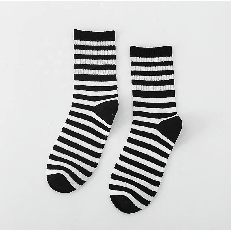 Wholesale Korean Novelty Cotton Crew Socks Black And White Cow Print Pattern Socks For Women