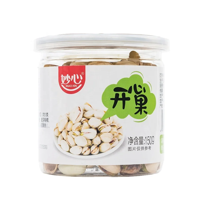 Органические очищенные закуски жареные зеленые фисташки и соленые орехи с