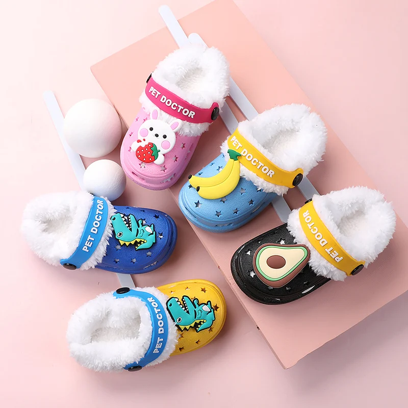 Заводская цена, модные дизайнерские детские туфли с отверстиями, зимние теплые плюшевые детские тапочки из ПВХ с милыми животными, садовая обувь