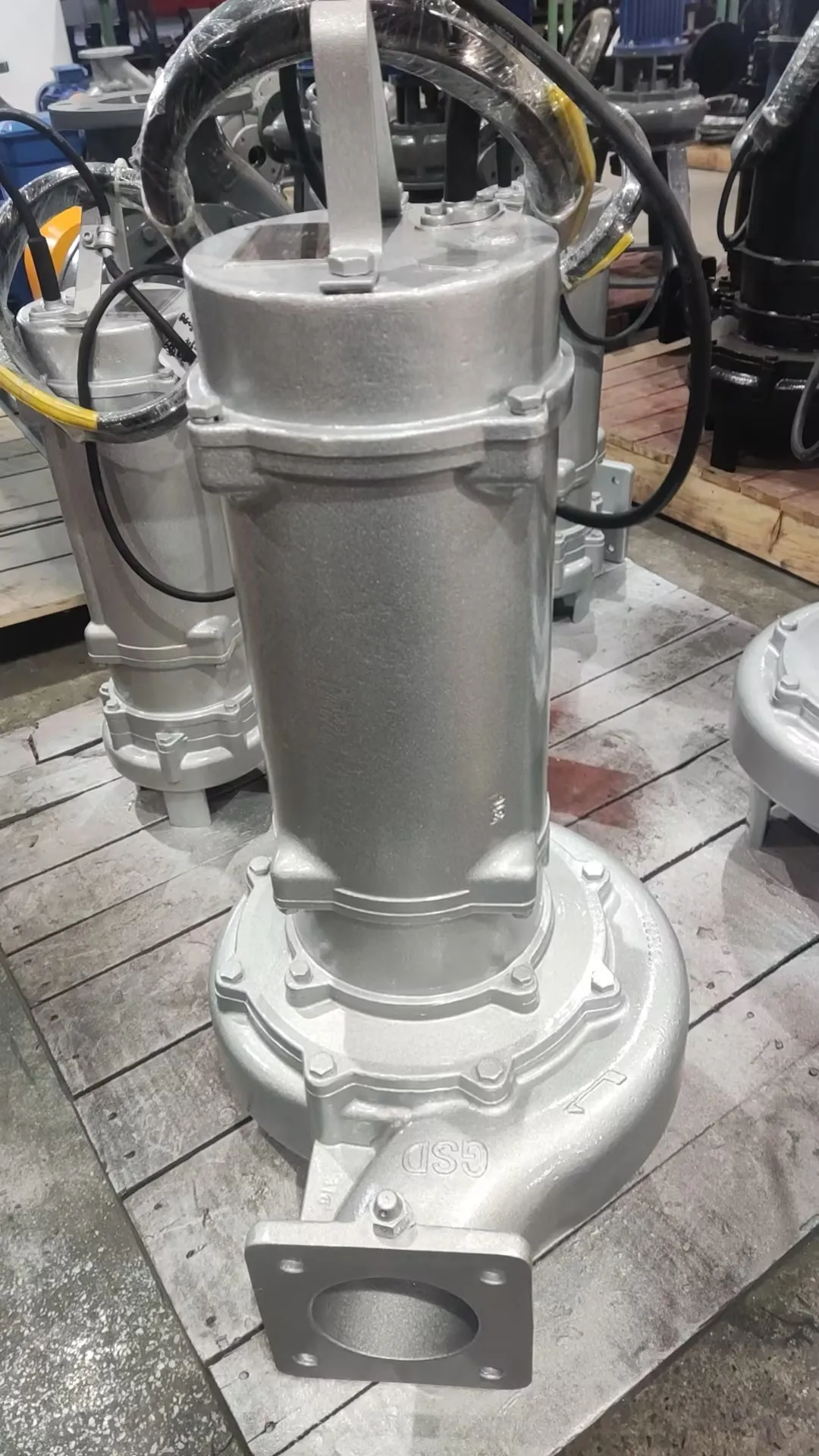 Automatic submersible pump for waste water treatment plant