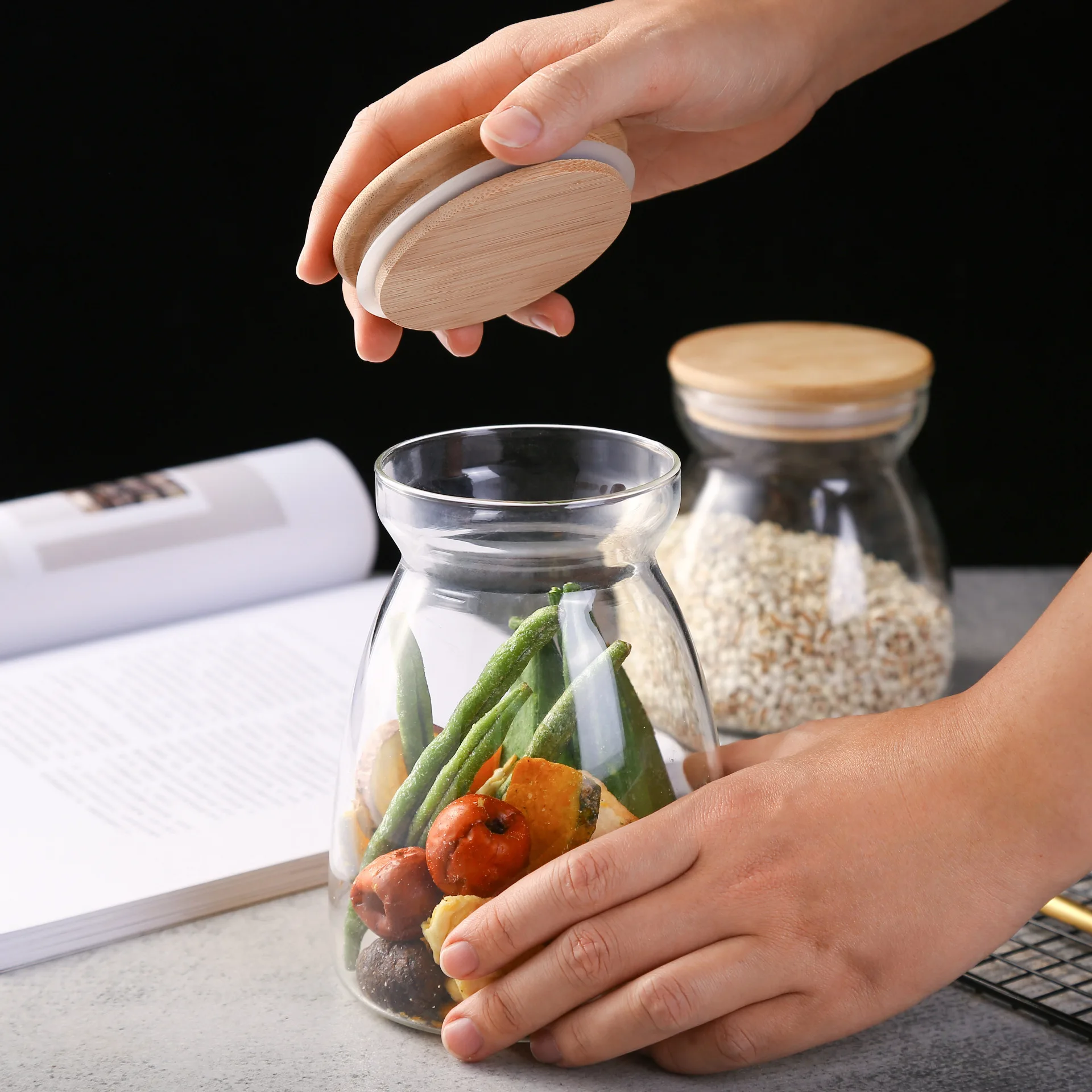 Clear Glass Food Storage Jars Containers with Airtight Bamboo Lid for Candy, Cookie, Rice, Sugar, Flour, Pasta, Nuts