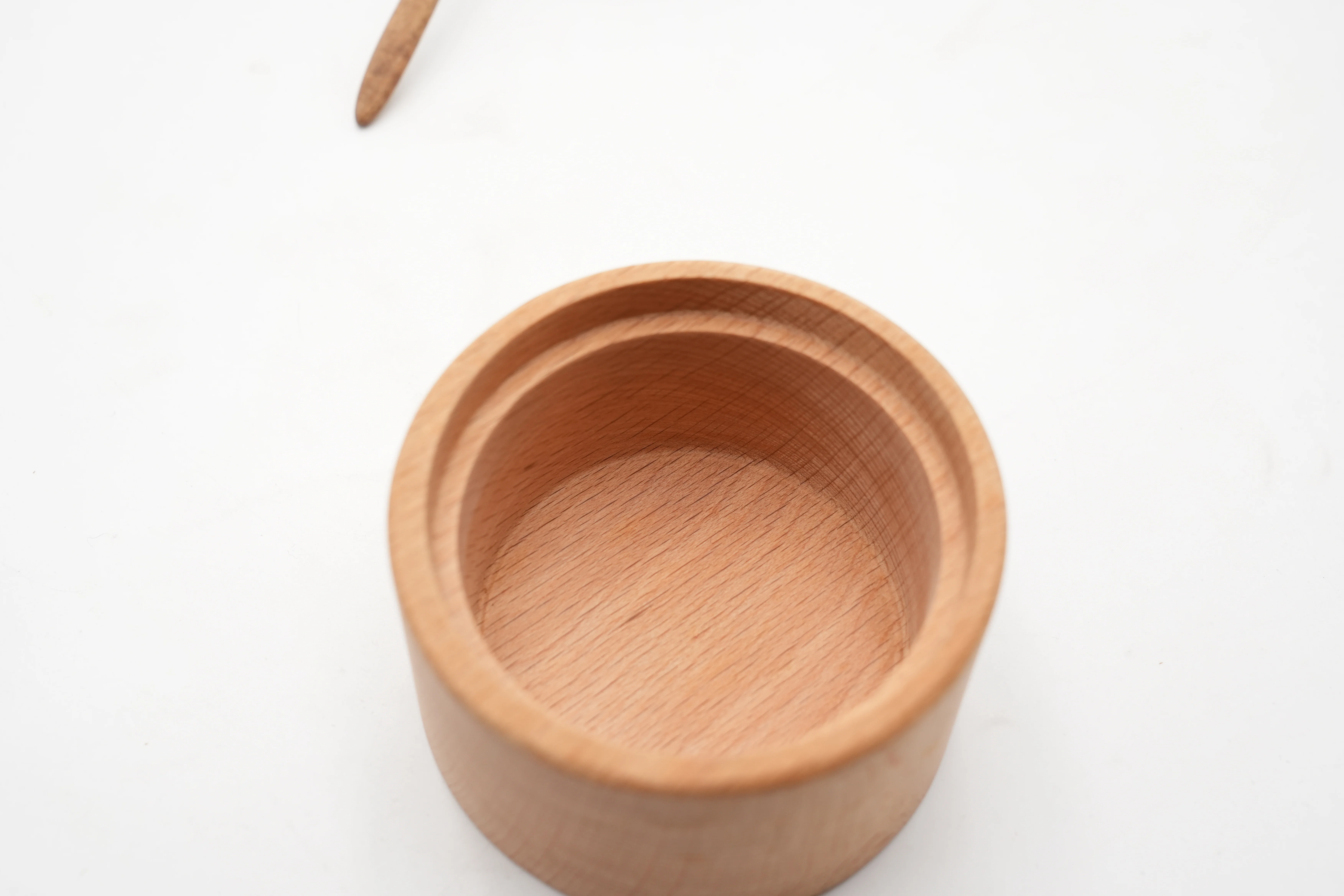 Small Organic Wooden Salt Pepper Bowl Spice Box Round Wood Salt Cellar Container with Serving Spoon