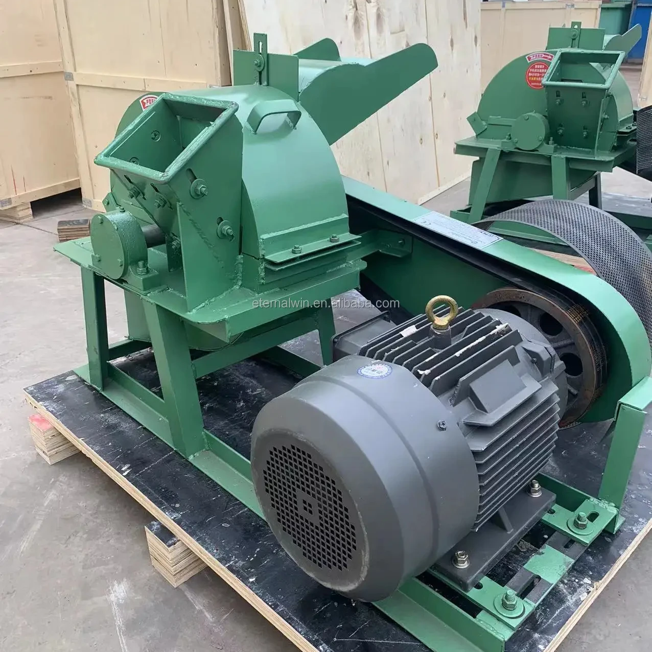 Coconut shell grinding agricultural diesel wood sawdust crushing machine waste wood crusher machine price for biochar pellet
