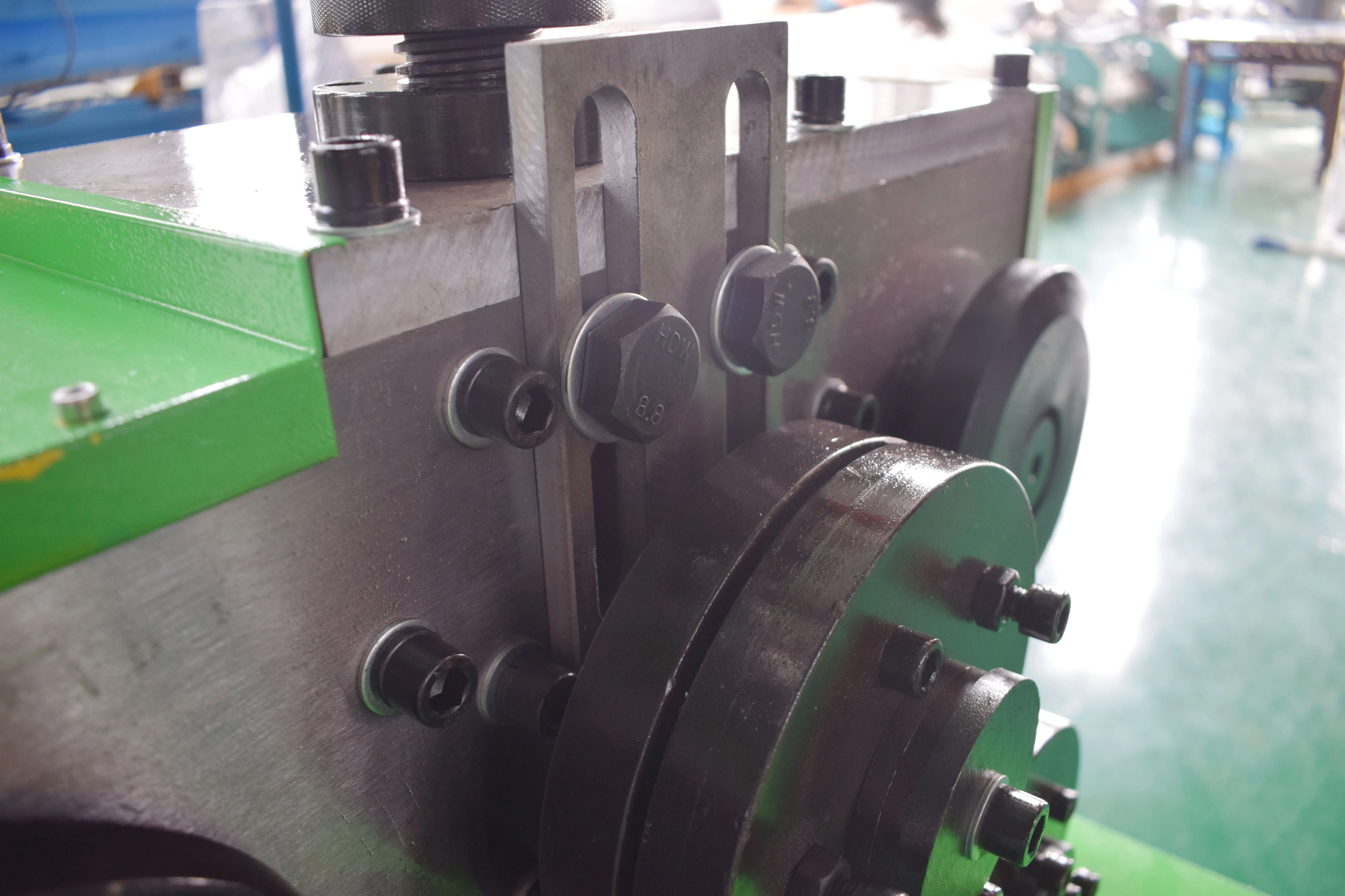 electronic cold sheet metal angle iron roll forming machine