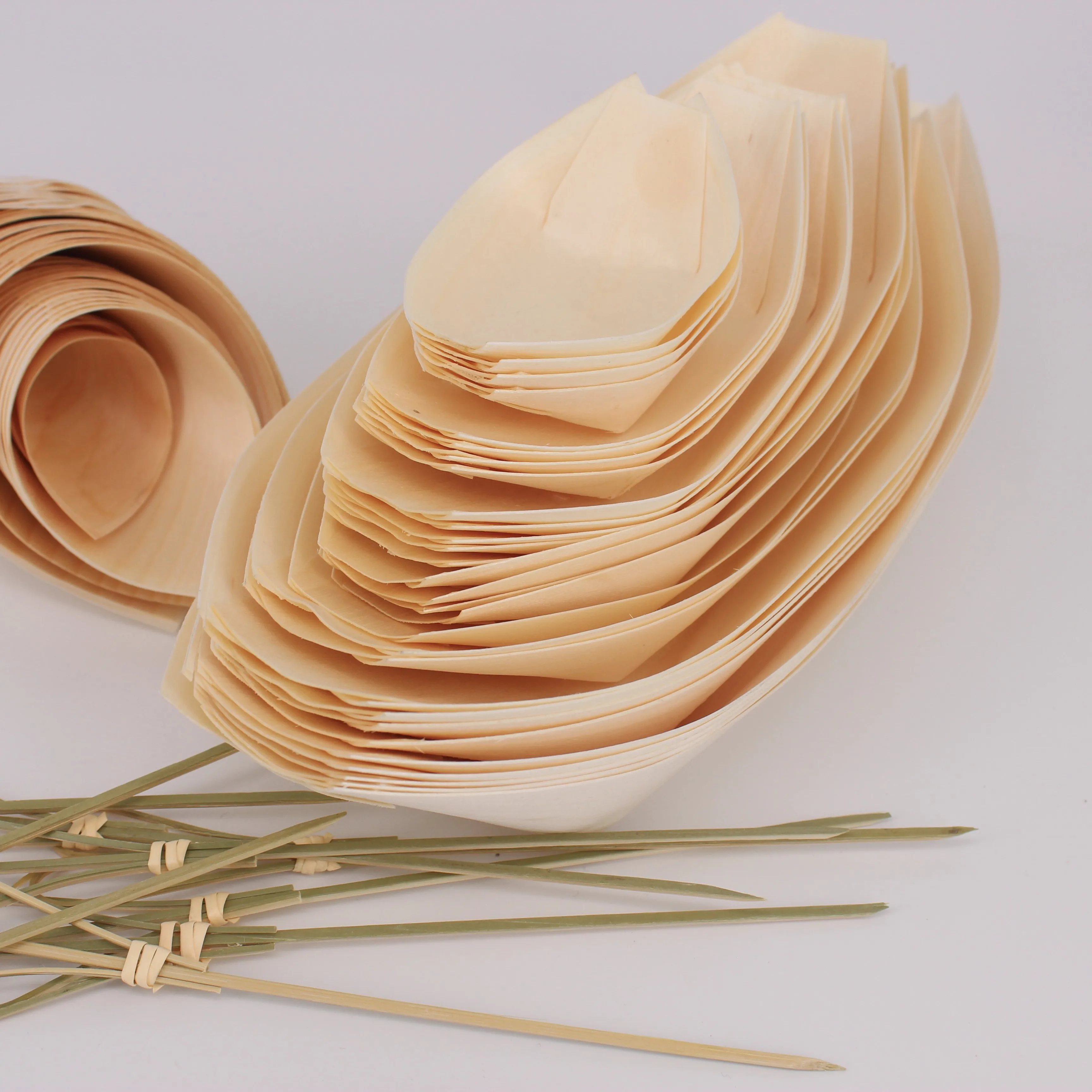 Hot Selling Eco-friendly Disposable Natural Pine Wood Sushi Boat/Cone/Plate Biodegradable for Party Use