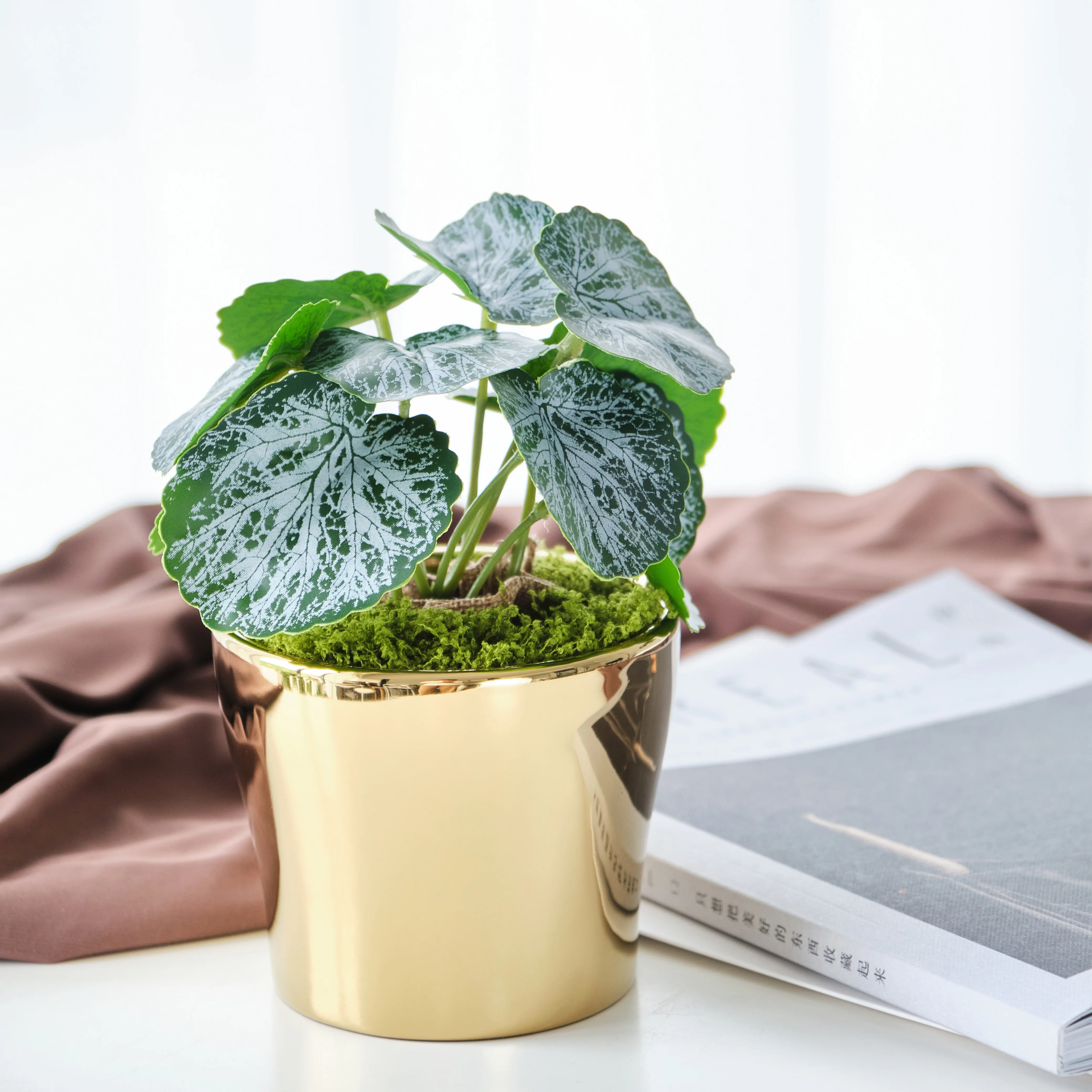 Wholesale Custom Services Modern Design home decoration Golden Flower pot garden Ceramic flower pots