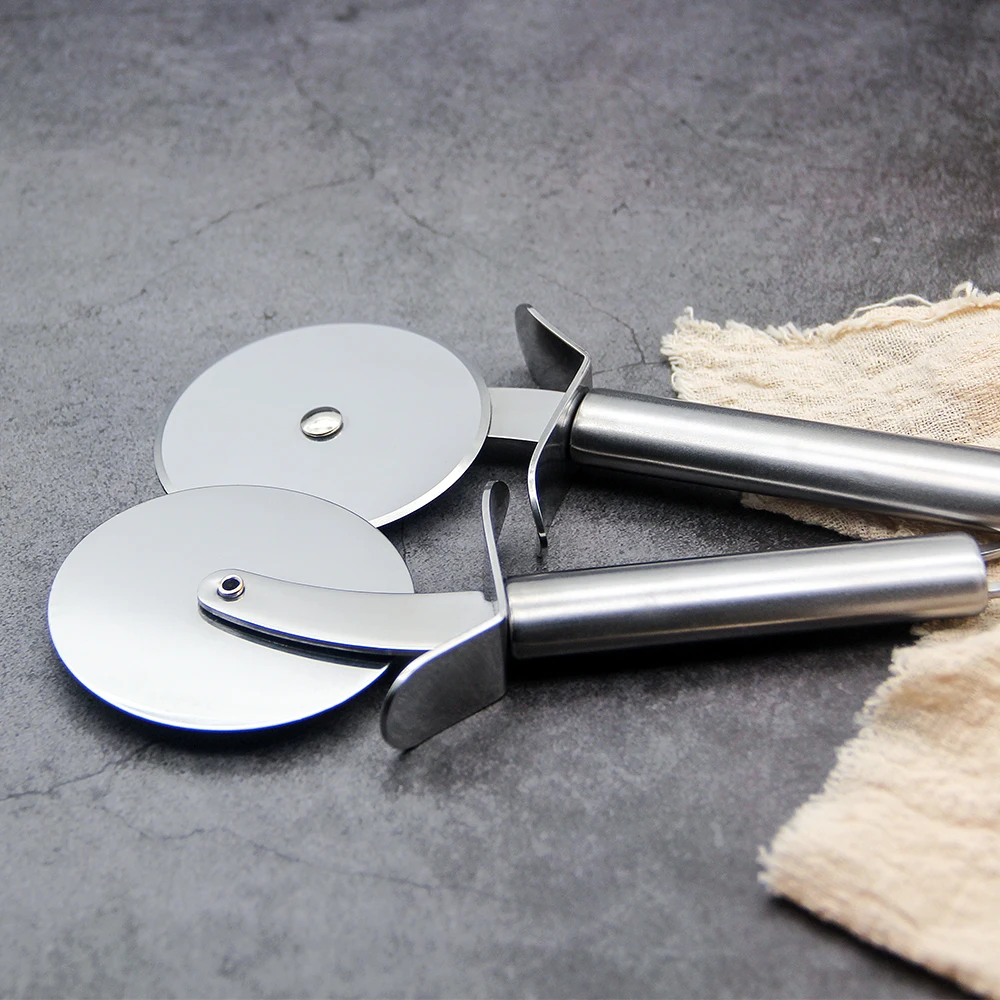 YF Professional kitchen smart accessories pizza knife prefect for pizza cutting stainless steel pizza cutter