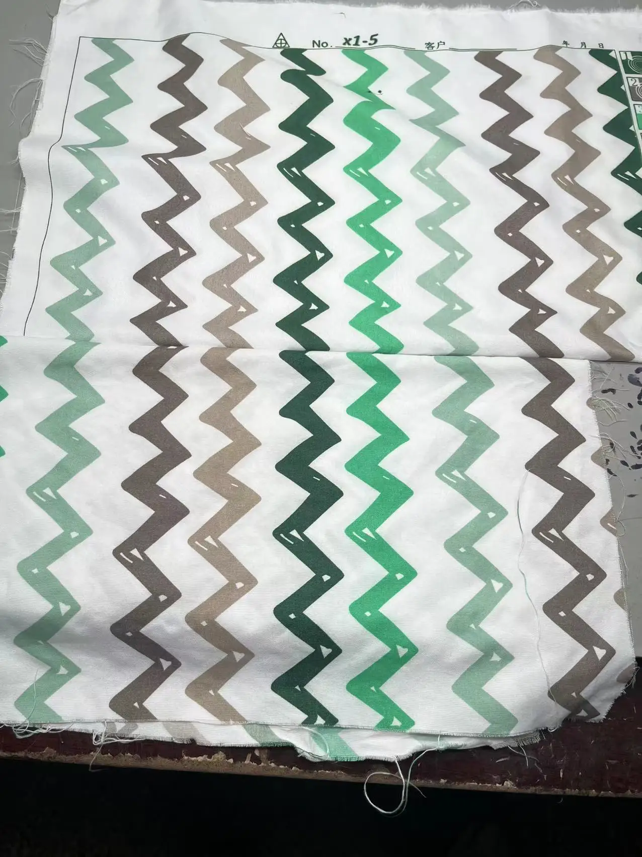 Colored dots 100% polyester microfiber fabric for bedding disperse printing in rolls